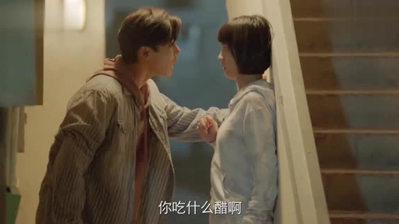 哪吒S：炫酷动感，领先科技，开启无限可能的未来出行体验！